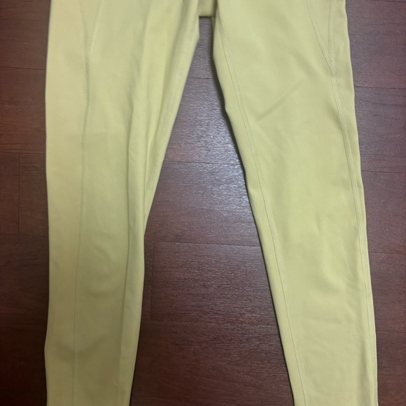 Girlfriend Collective Lime Workout Set - Picture 9 of 16